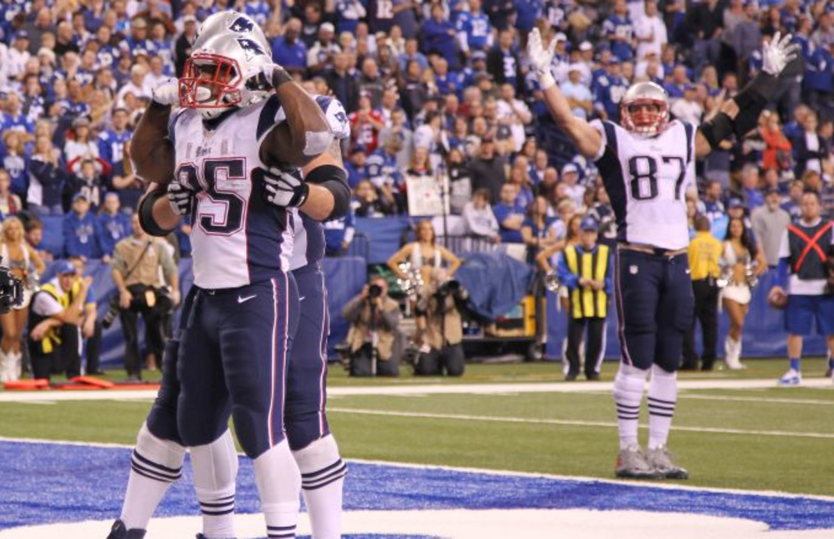 patriots-ride-jonas-gray-to-42-20-win-over-colts-complex