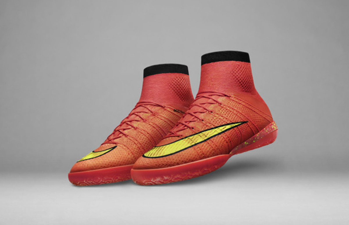 nike flyknit sports bra