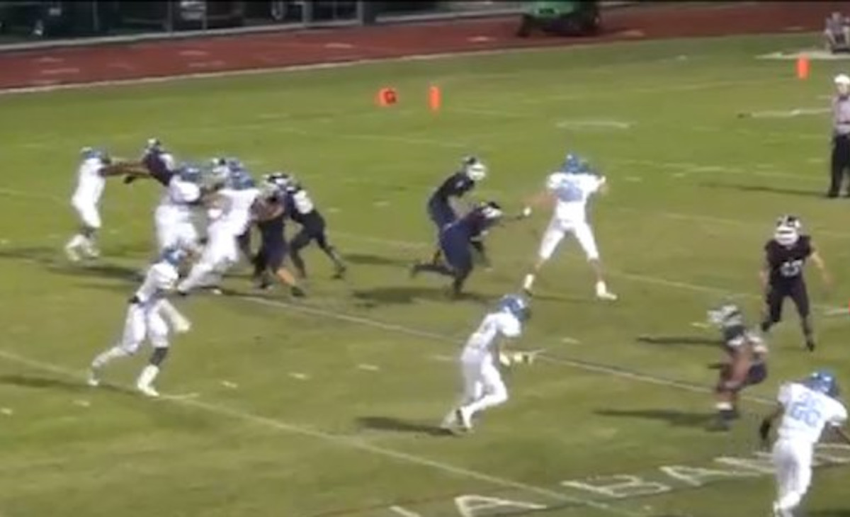 Clip of the Morning High School Football Team Executes Perfect