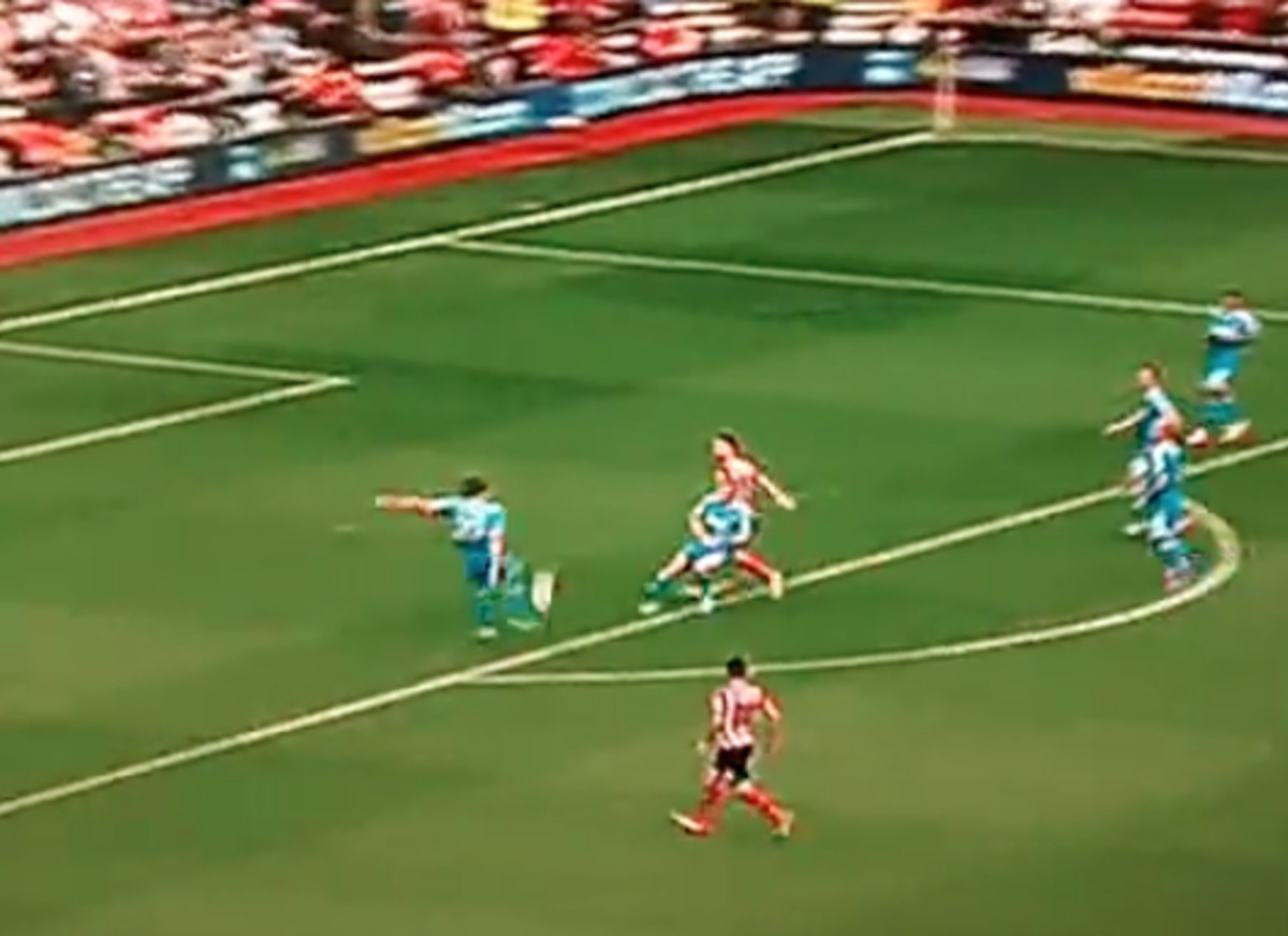 Sunderland Defender Santiago Vergini Scores Own Goal (Video) Complex