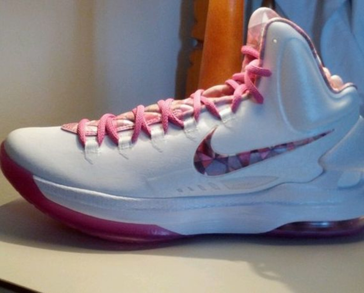 Nike KD V “Aunt Pearl” Release Date Complex