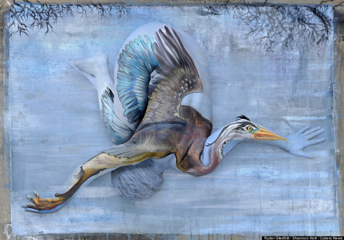 Body Painter Covers People’s Skins in Hyperrealistic Depictions of