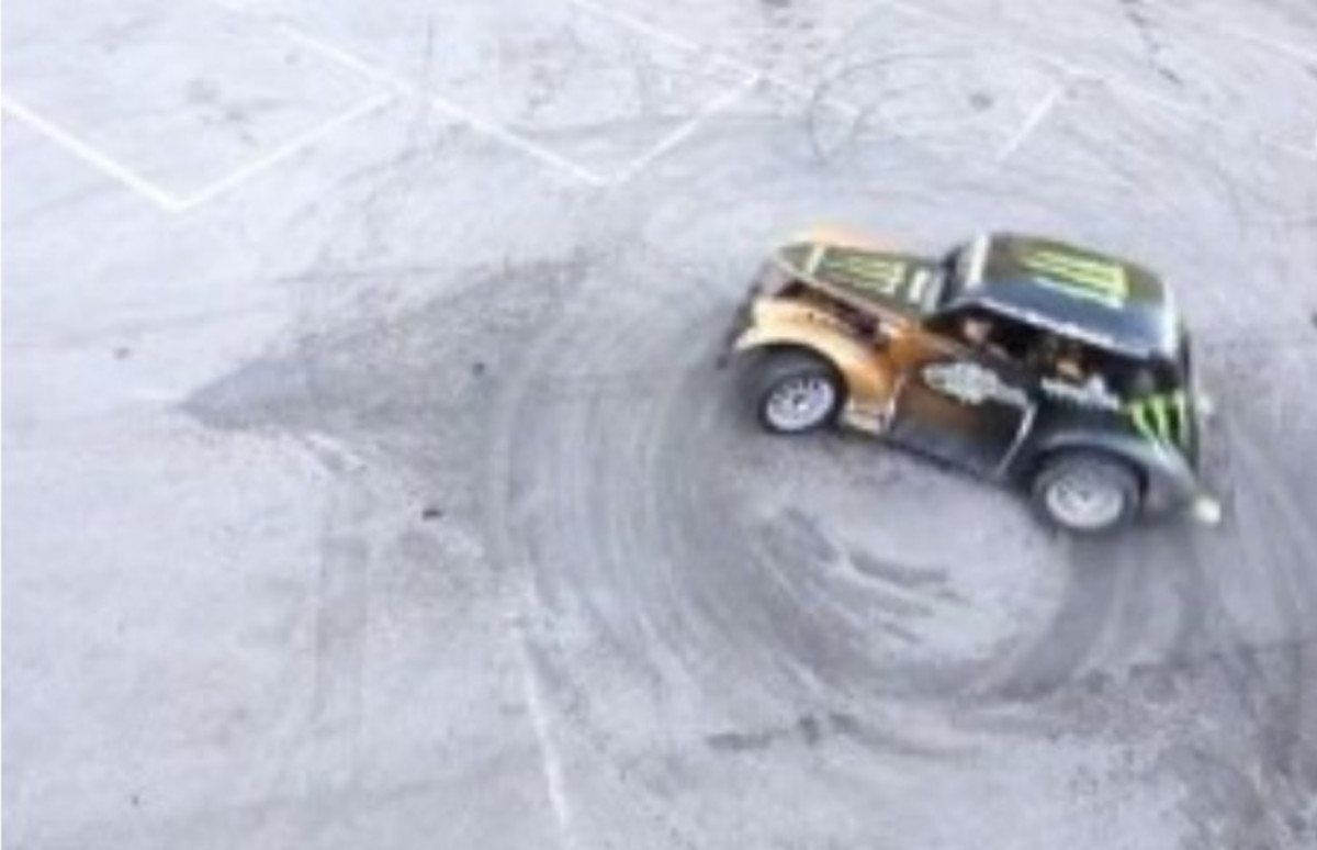 This Guy Set a World Record by Doing 39 Donuts in 100 Seconds (Video