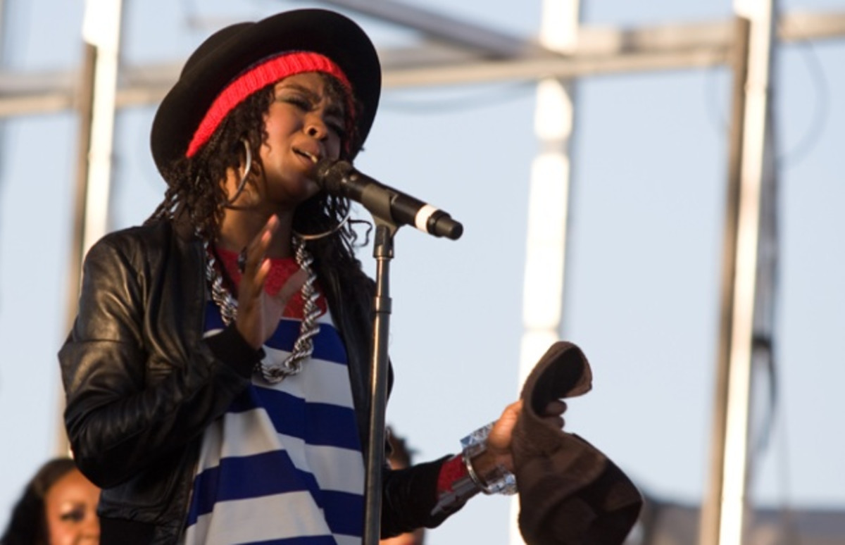 Video Lauryn Hill Performs At Coachella Complex