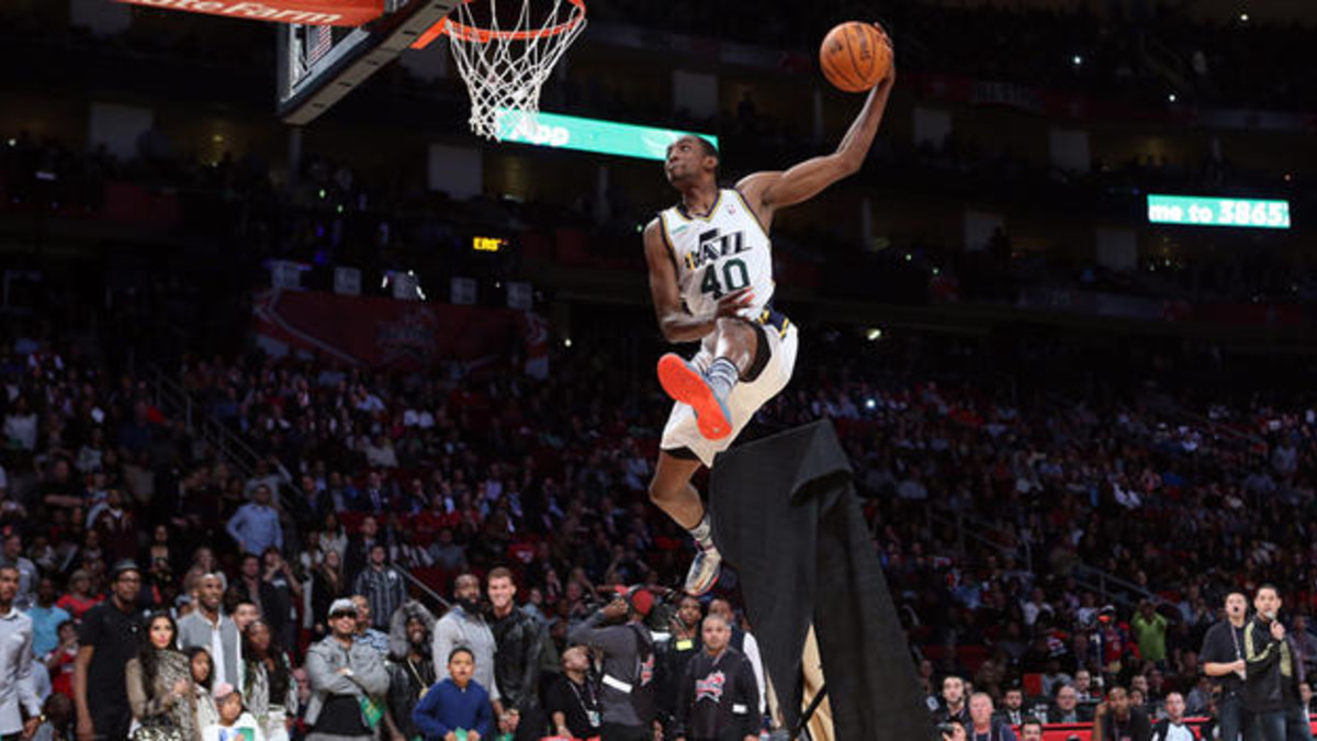 Jeremy Evans Dunks Over a Painting of Himself Dunking (Video) | Complex