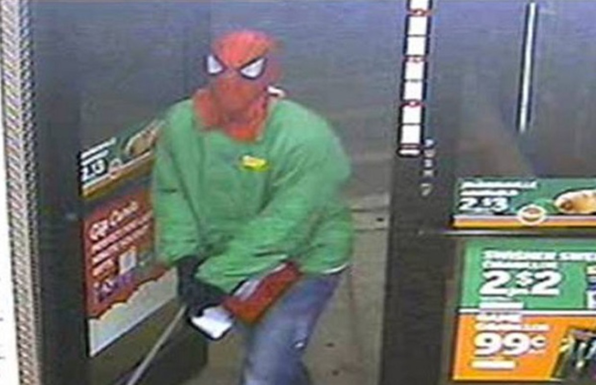 Armed with Machete, Friendly Neighborhood SpiderMan Robs Florida Gas