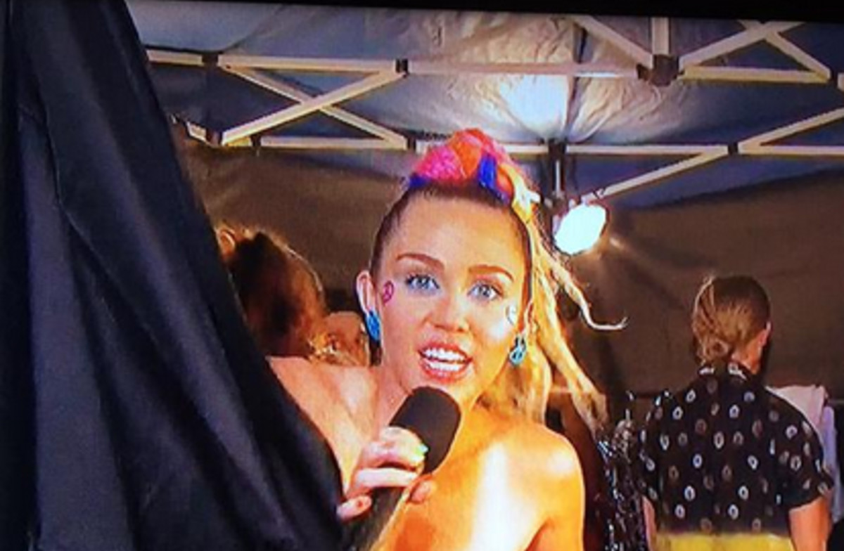 Miley Cyrus Nip Slip Just Made Twitter Explode Complex 0694