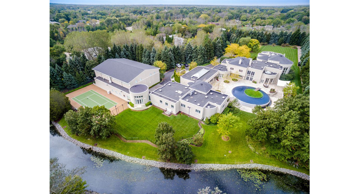 If You Want Every Single Air Jordan Ever In Your Size, Just Cop MJ’s