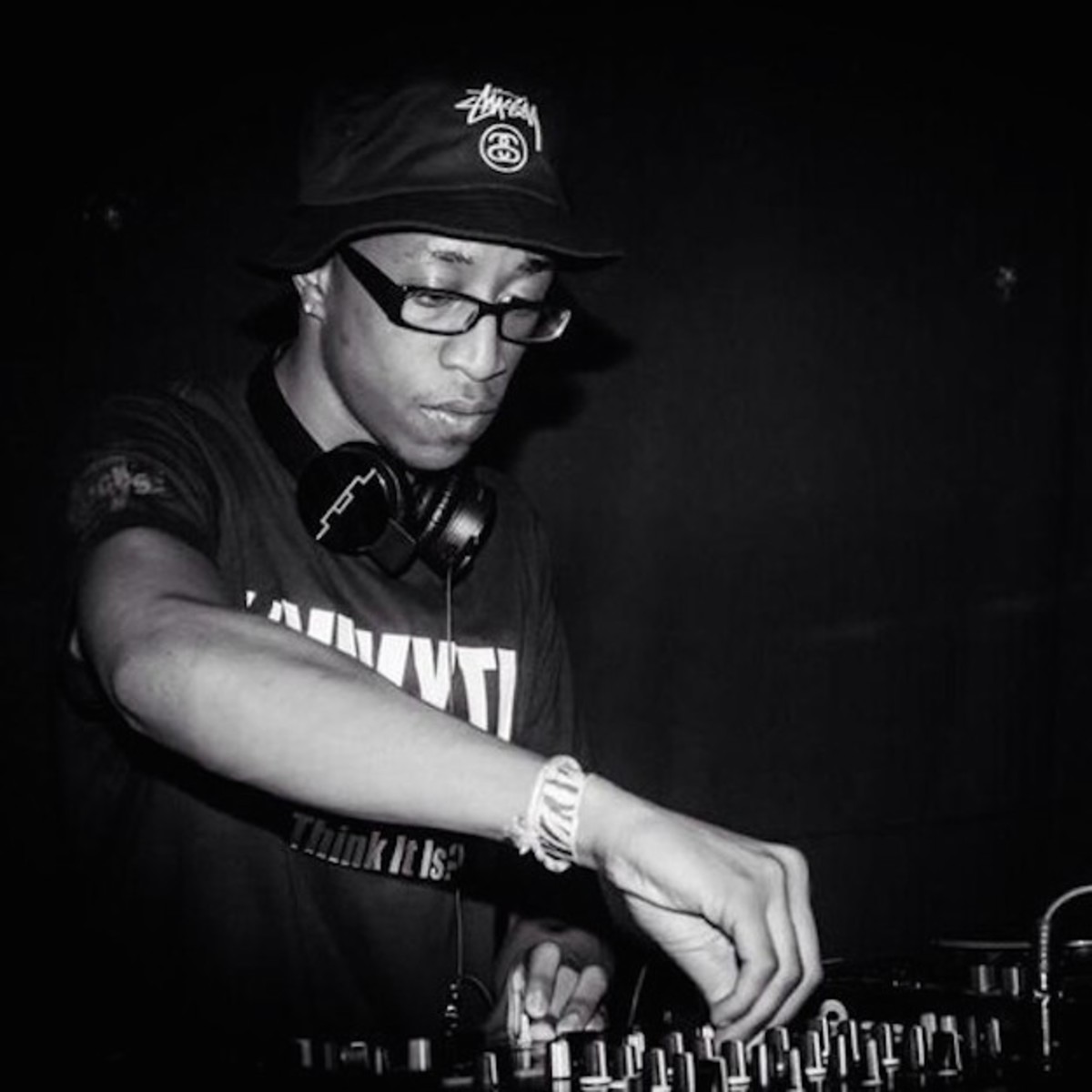 Disclosure “Latch (R3LL Remix)” Complex