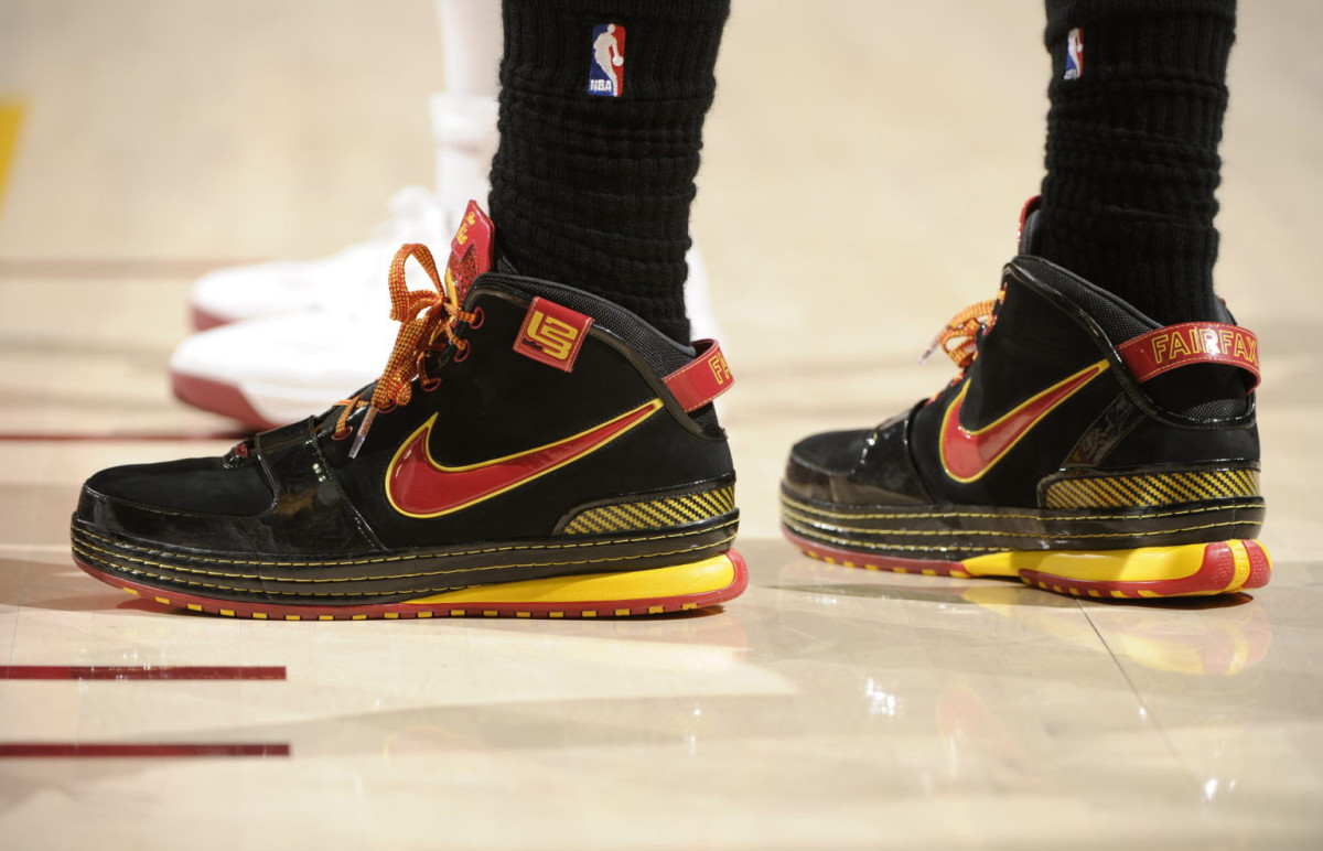 shoes lebron wore last night