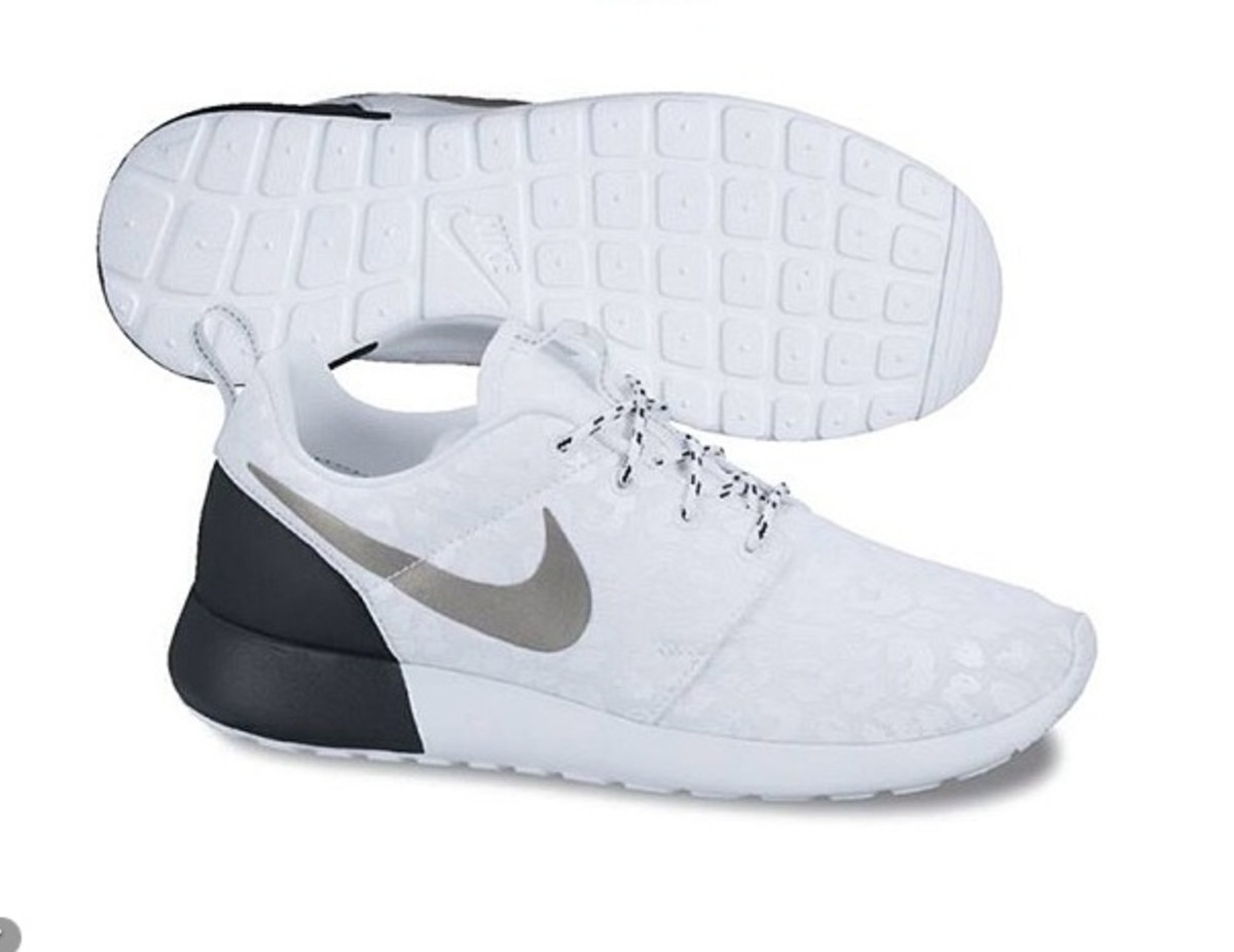 roshe run off white