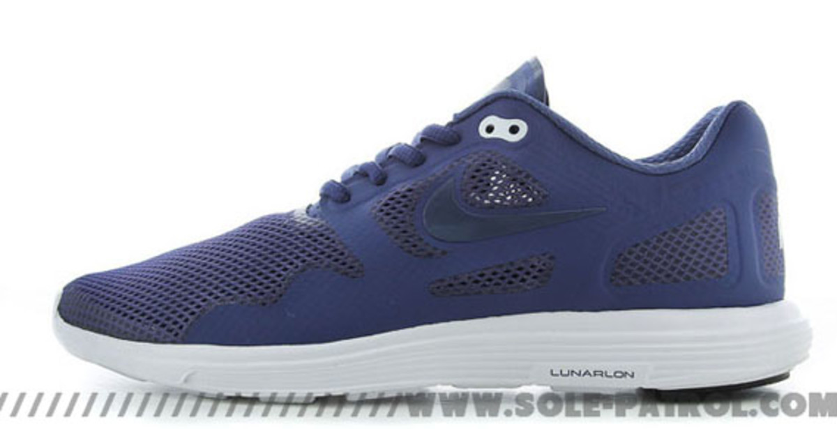 nike lunar flow