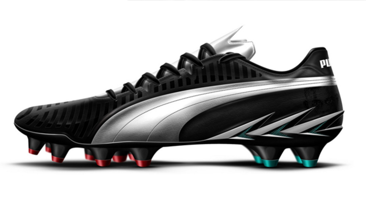 Here’s a Detailed Look at Mario Balotelli’s Puma Spear 1.0 Boot Complex