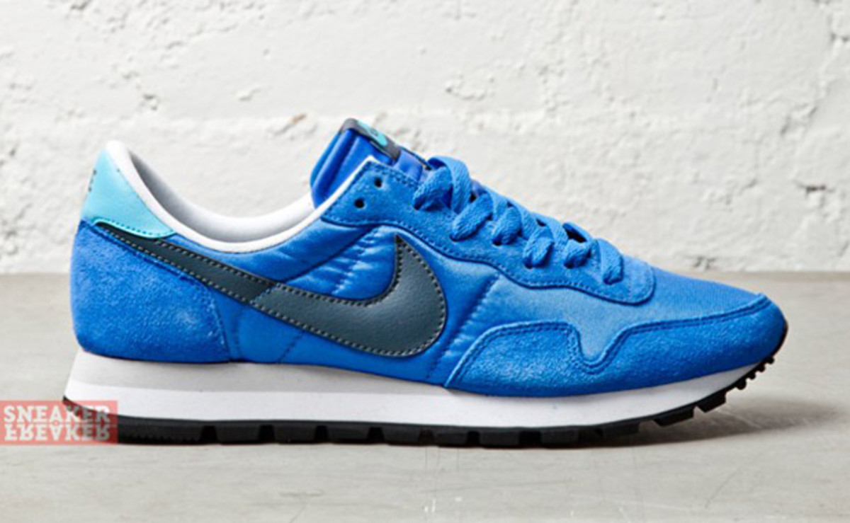 nike air pegasus blue and white