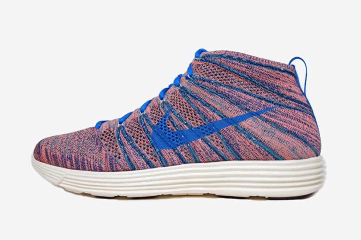 nike flyknit lunar chukka