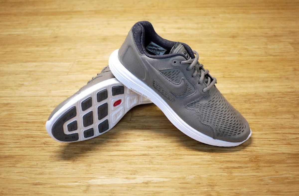nike lunar flow