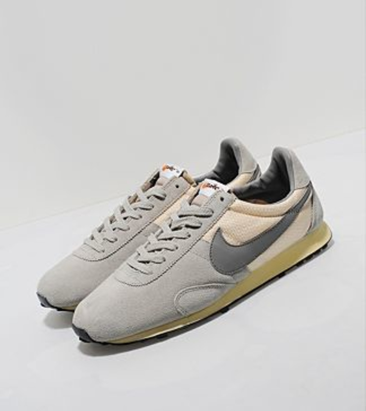 Nike Pre Montreal Racer VNTG “Light Charcoal/NaturalCream” Complex