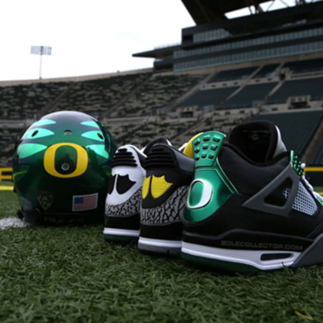 Oregon Suspends Two Basketball Players For Selling Team