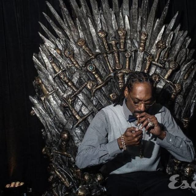 Snoop Dogg Smoked A Blunt On Game Of Thrones Throne