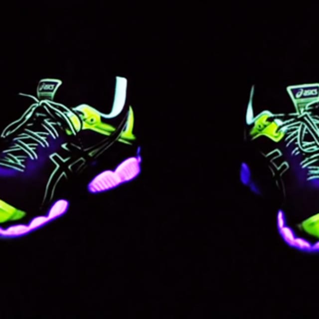travis scott shoes glow in the dark