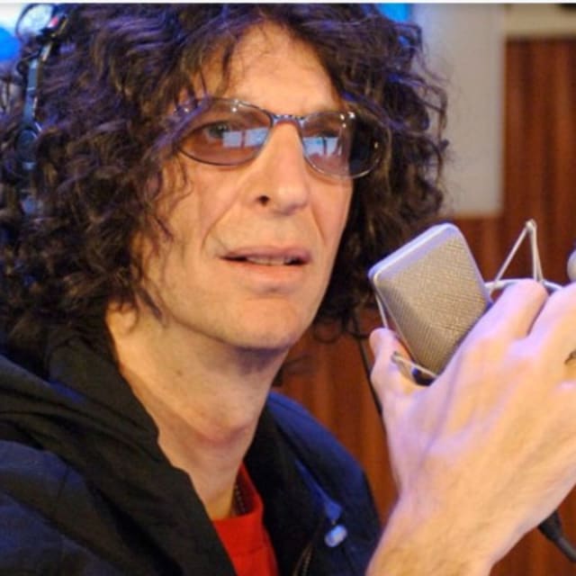Howard Stern Slams A Sports Blogger For Posting A Naked Photo of Tom Brady's Kid | Complex