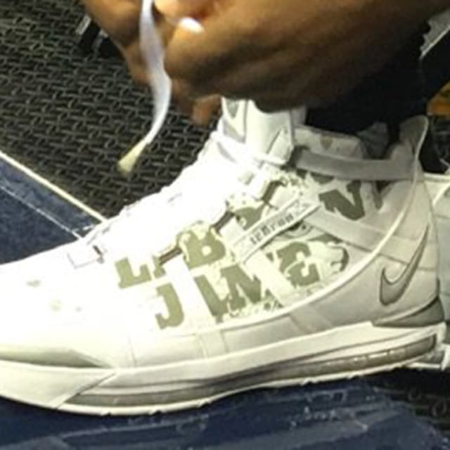 lebron james no tie shoes