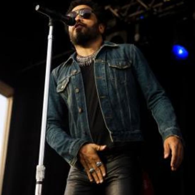 Lenny Kravitz Exposed His Penis After Leather Pants Rip Open Onstage