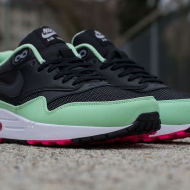 air max 1 black and green