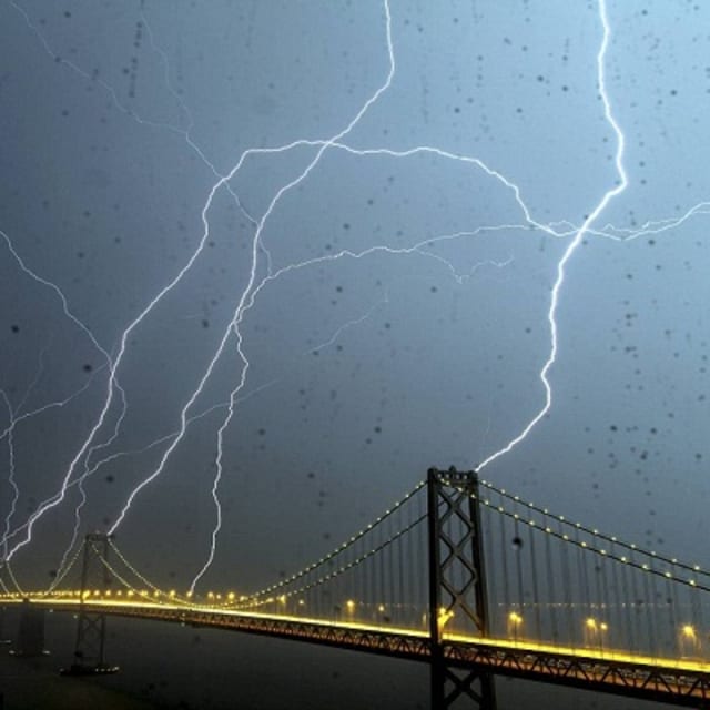 lightning-hitting-the-bay-bridge