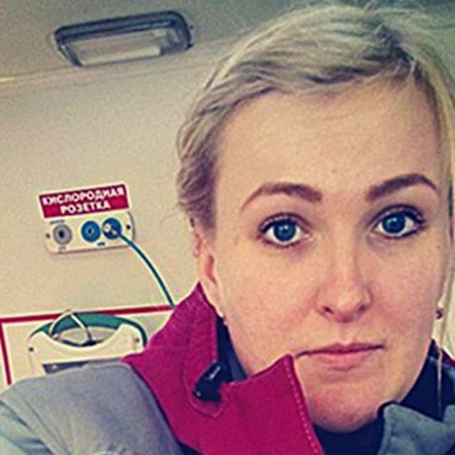 Russian Paramedic Fired For Dead People Selfies Complex 
