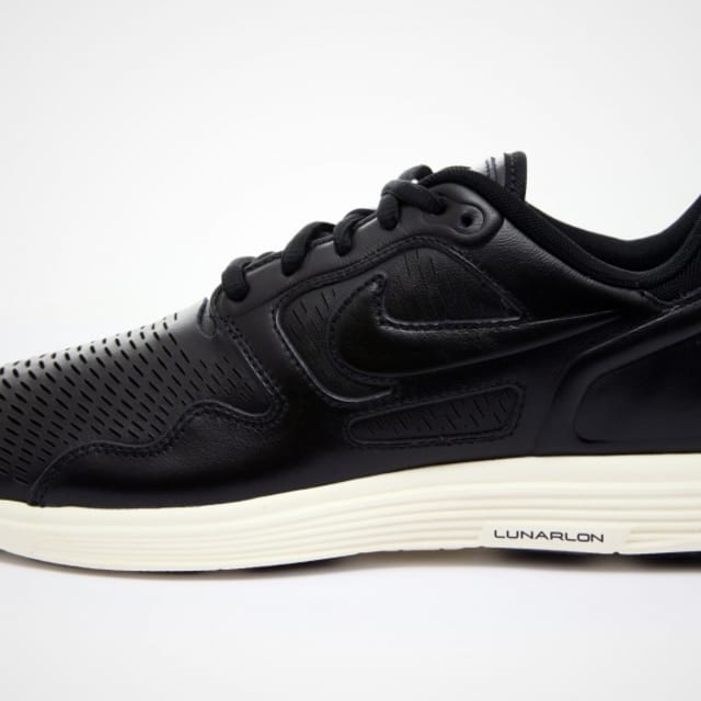 nike lunar flow