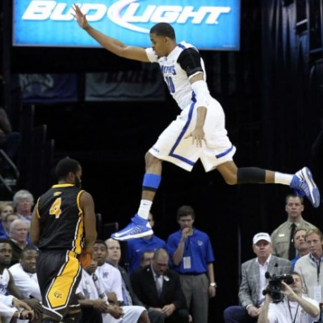 This Is the Craziest Pump Fake We've Ever Seen During a Basketball Game