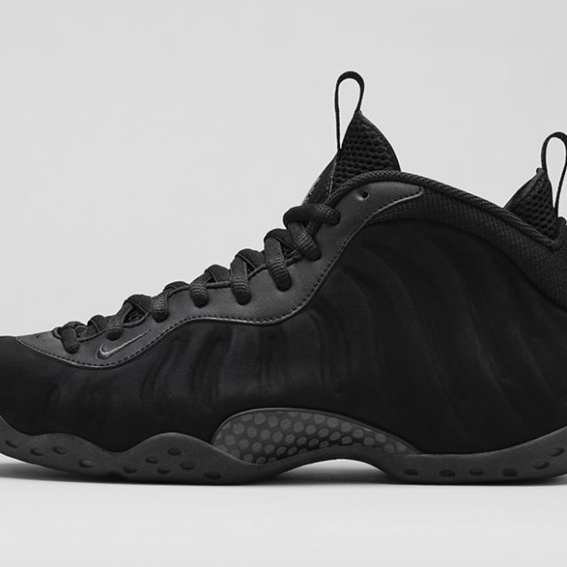 nike foams black