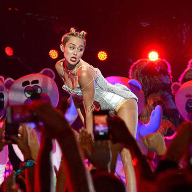 Miley Cyrus Becomes A Twerking Unicorn A Timeline Of White Peoples