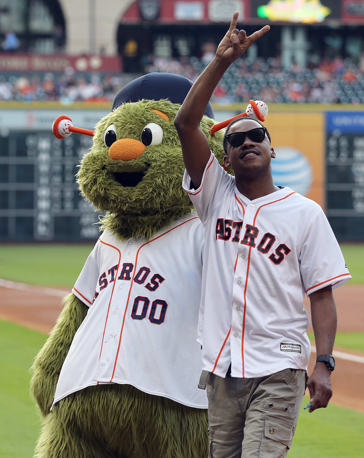 Steve Francis Throws Out Terrible First Pitch at Astros Game Complex