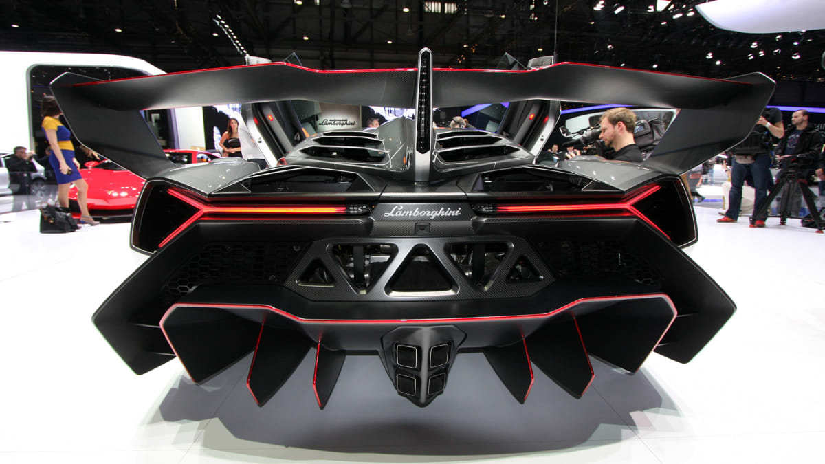 This Is The Wildest Lamborghini Photo Ever Taken Complex