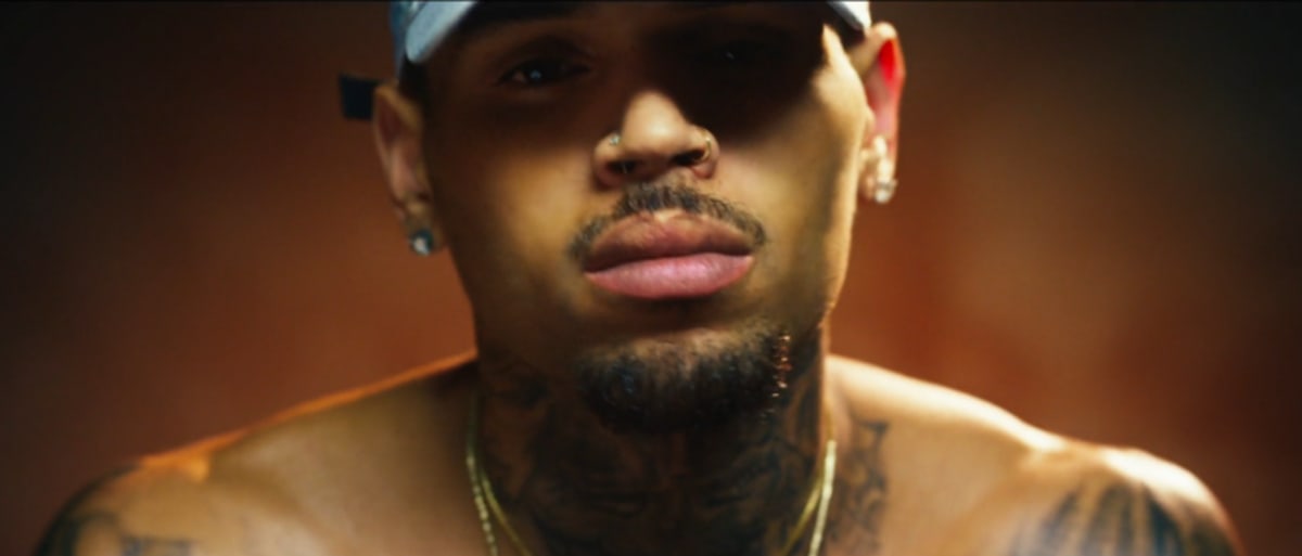 who is the gitl in chris brown back to sleep video