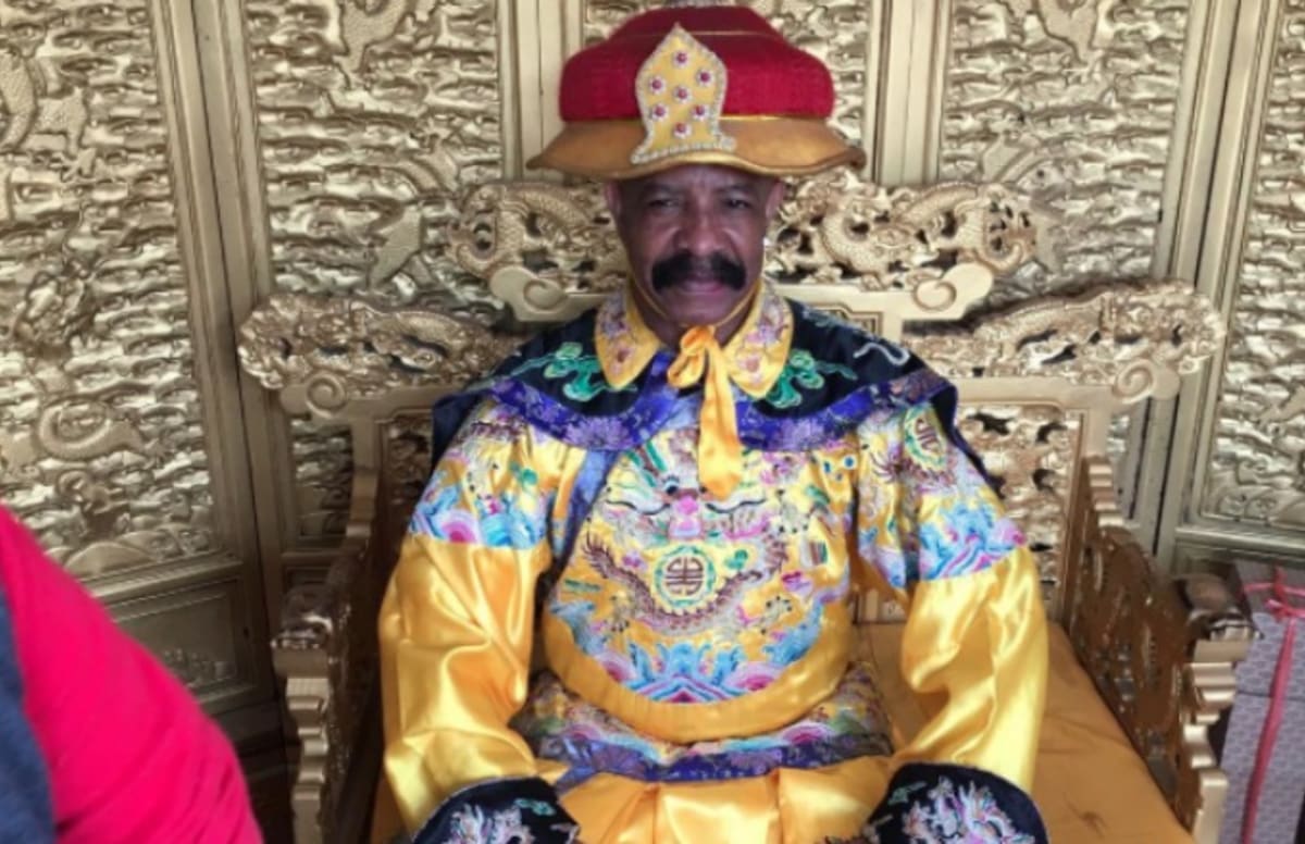 Drake's Dad Is Having the Time of His Life on Vacation in China Complex
