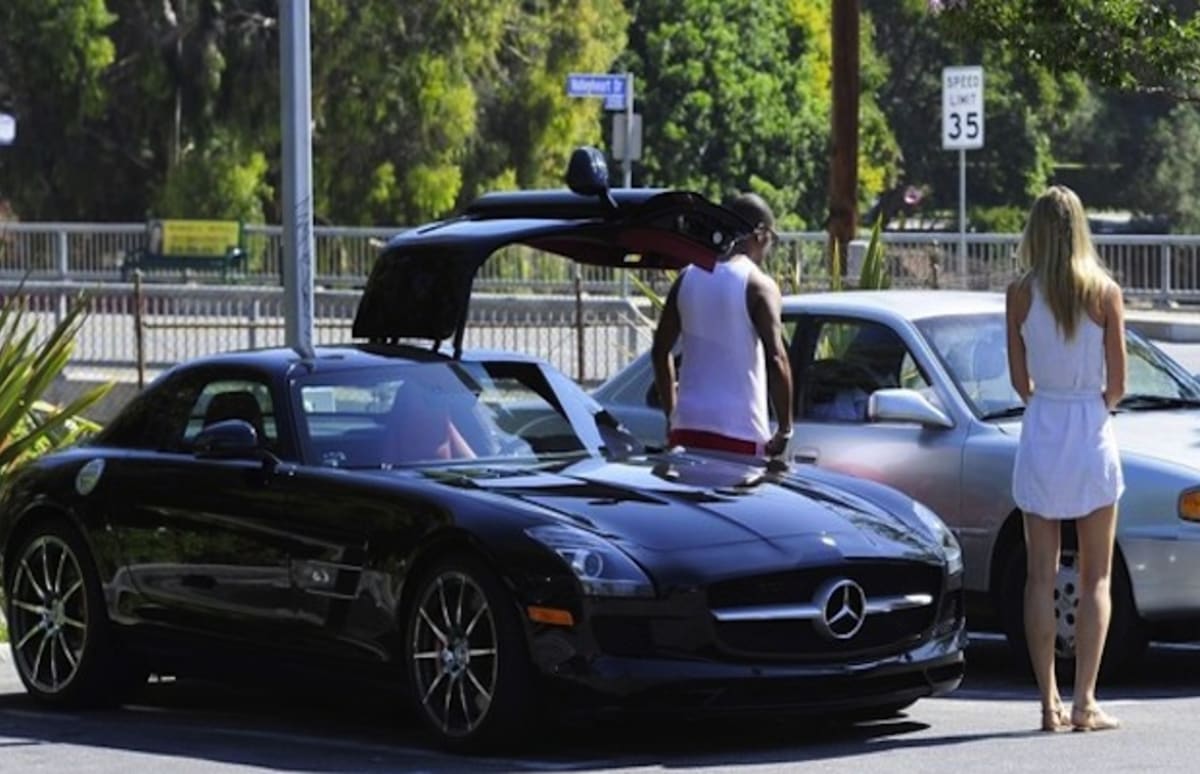 Eddie Murphy Spotted Getting Out of His MercedesBenz SLS Eddie Murphy Spotted Getting Out of His MercedesBenz SLS