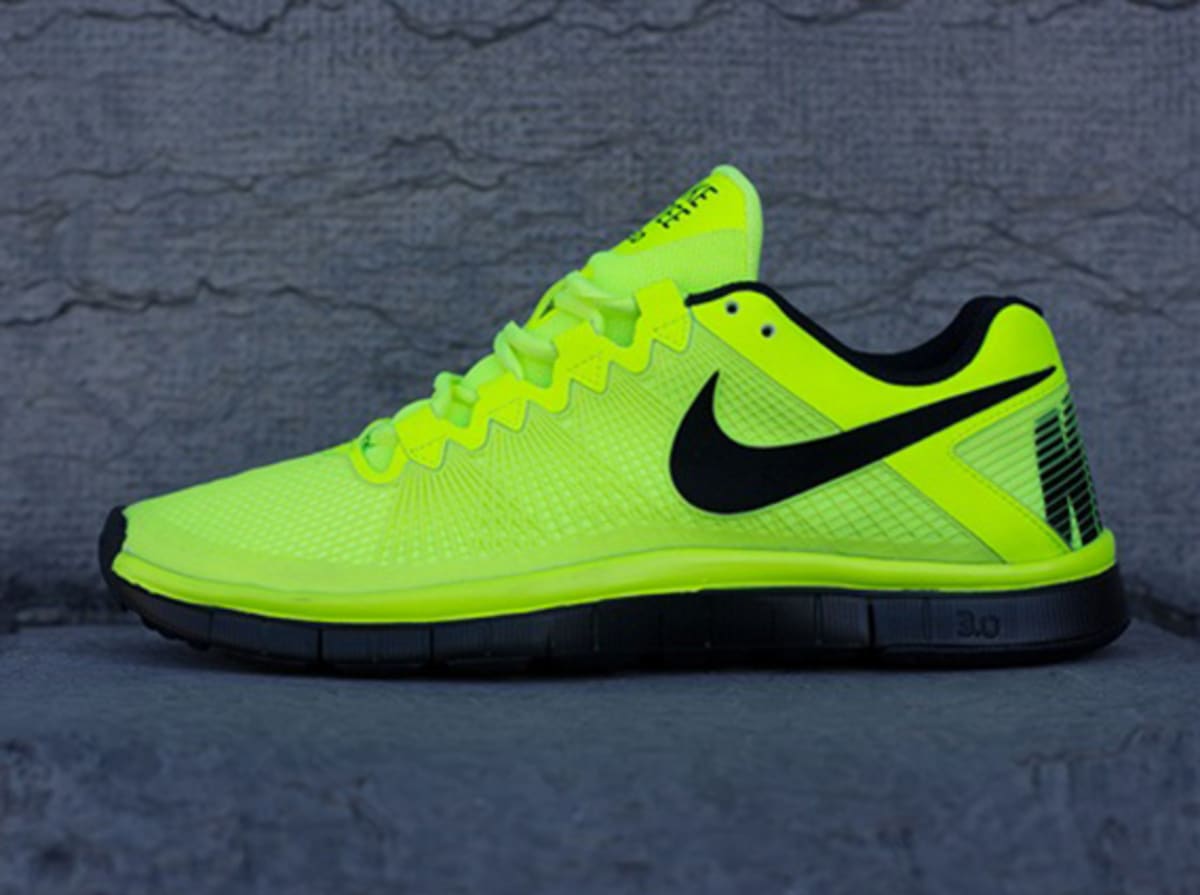 nike free trainer mid