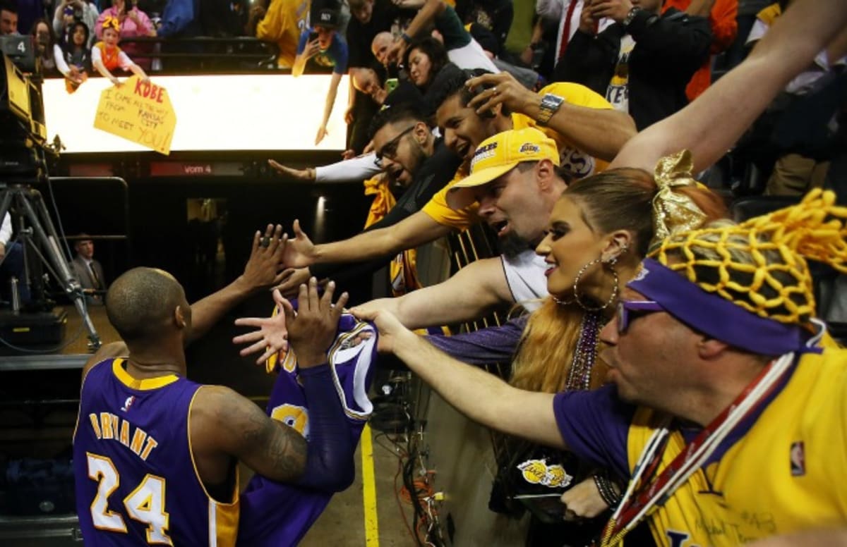 kobe sneakers last game