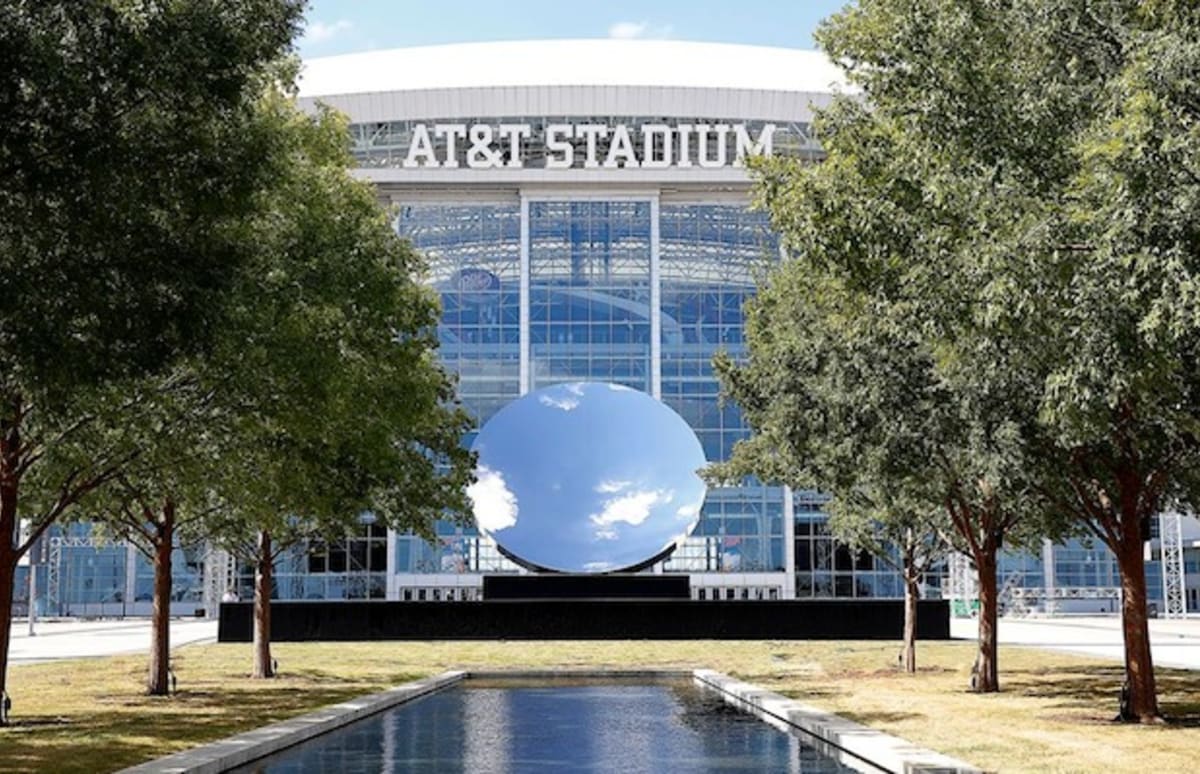 Anish Kapoor Unveils His "Sky Mirror" Sculpture at the Dallas Cowboys