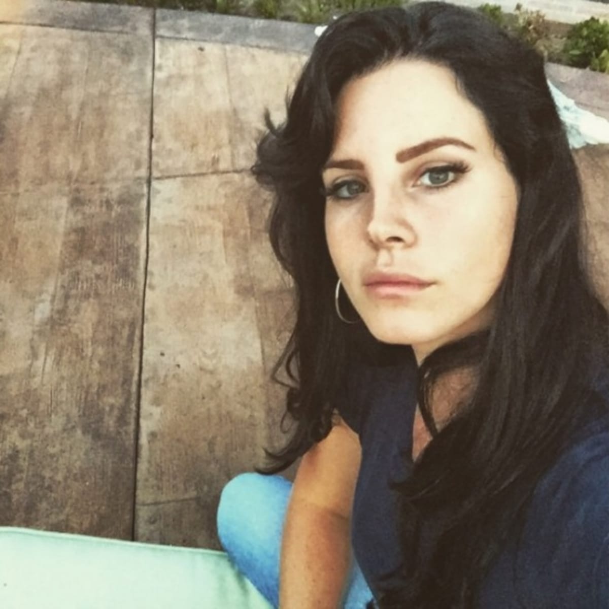 A Woman Was Arrested for Stealing Two of Lana Del Rey's Cars Complex