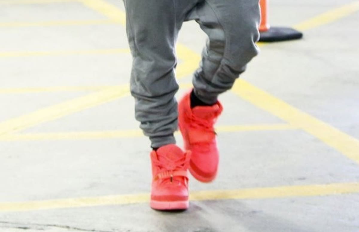 kanye west shoes air yeezy 2