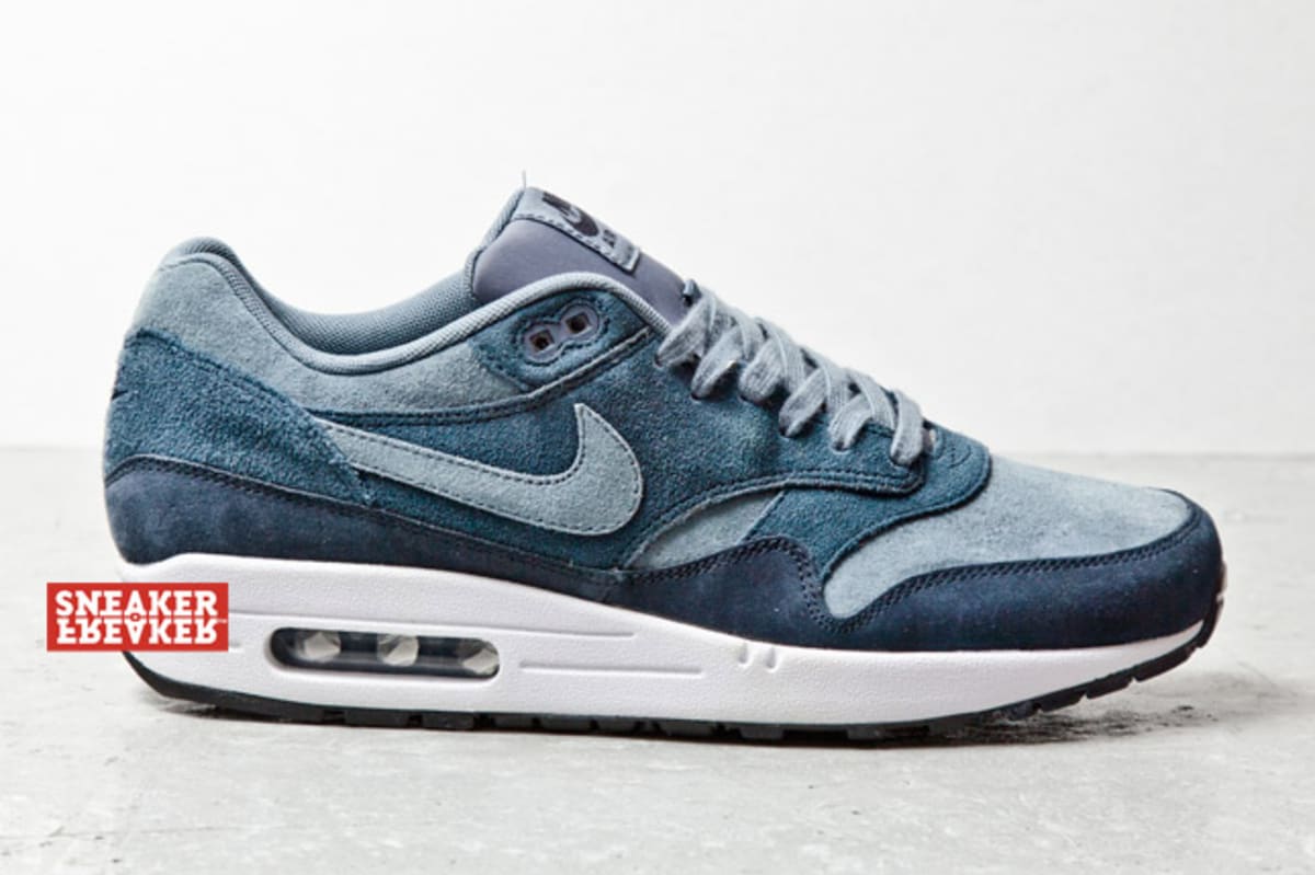 nike air max suede blue