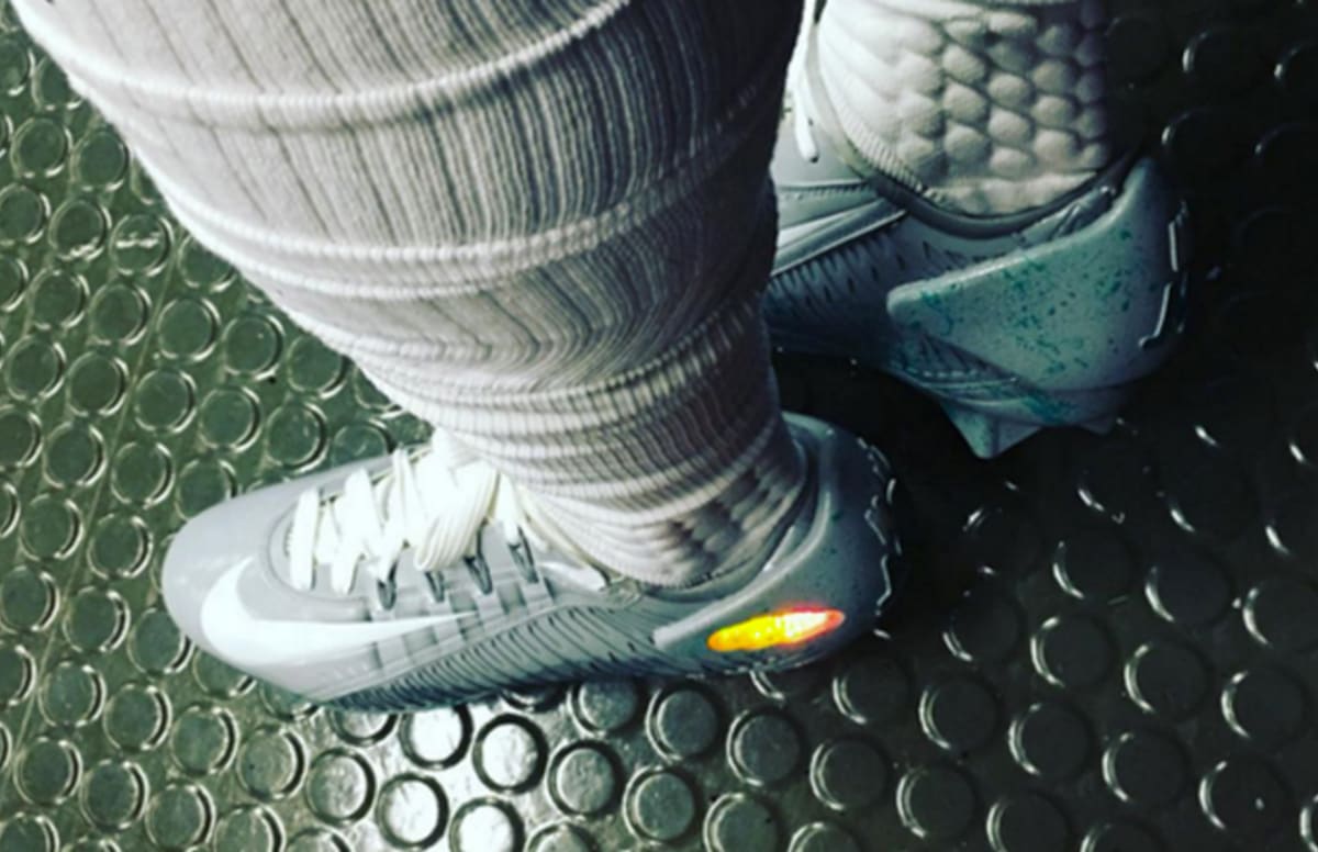 Odell Beckham Jr.'s Nike Air Mag Inspired Cleats | Complex1200 x 776