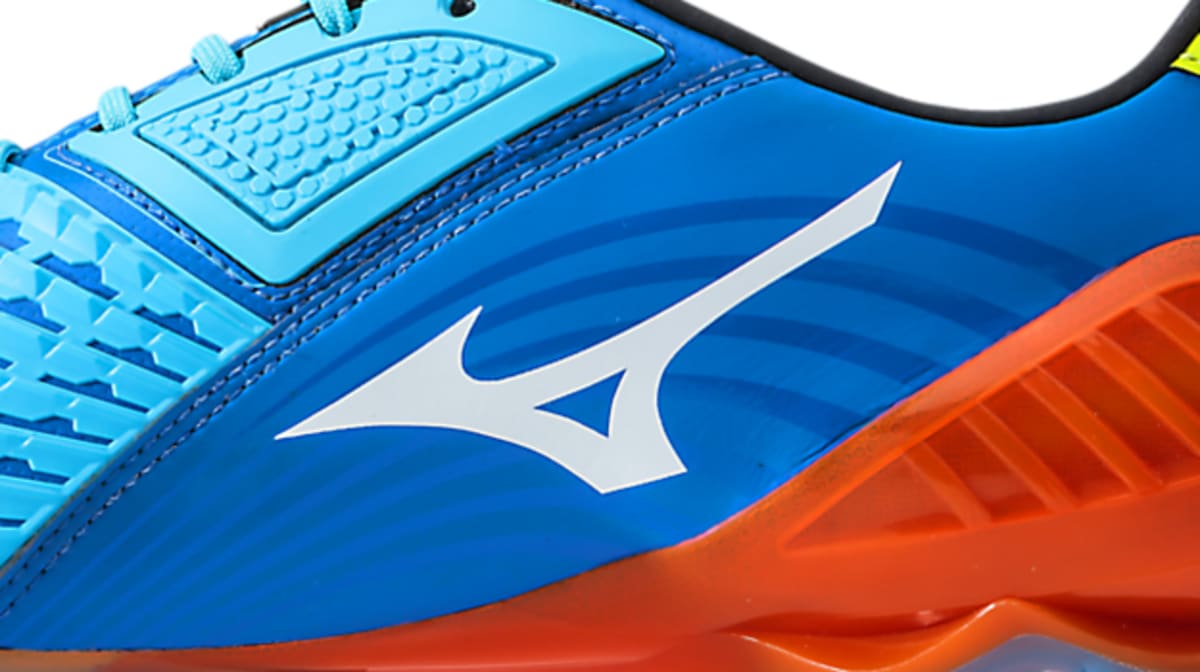 do mizuno cleats run small