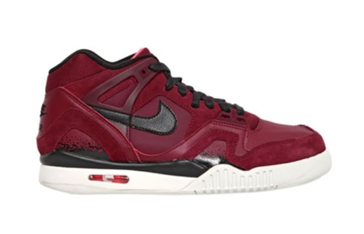 burgundy nike shoes men's