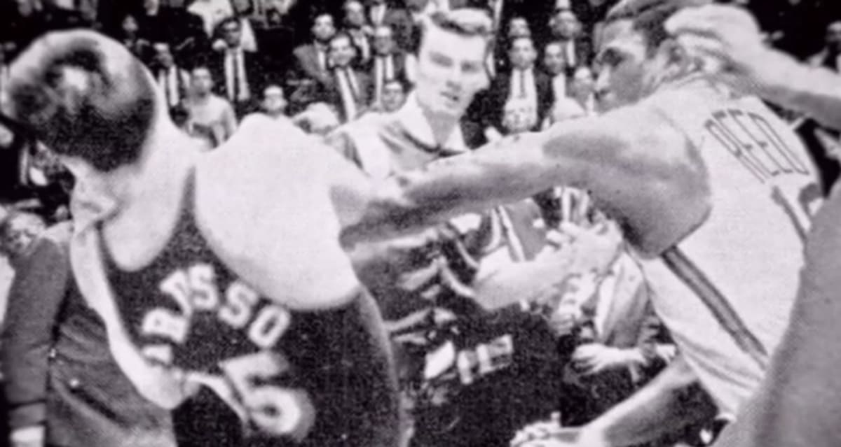 Watch Willis Reed Fight the Entire Lakers Team Back in 1966 Complex