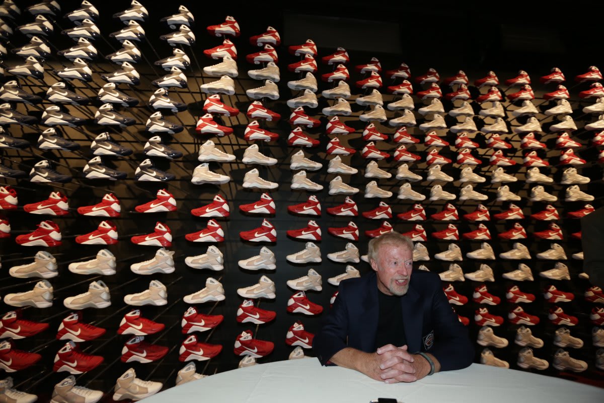 How Phil Knight Turned Nike From a Start-Up Sneaker Company Into a